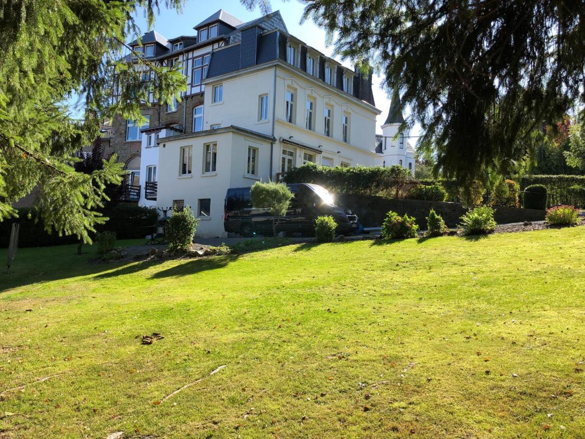 Villa Les Tamaris Spa Exteriör bild